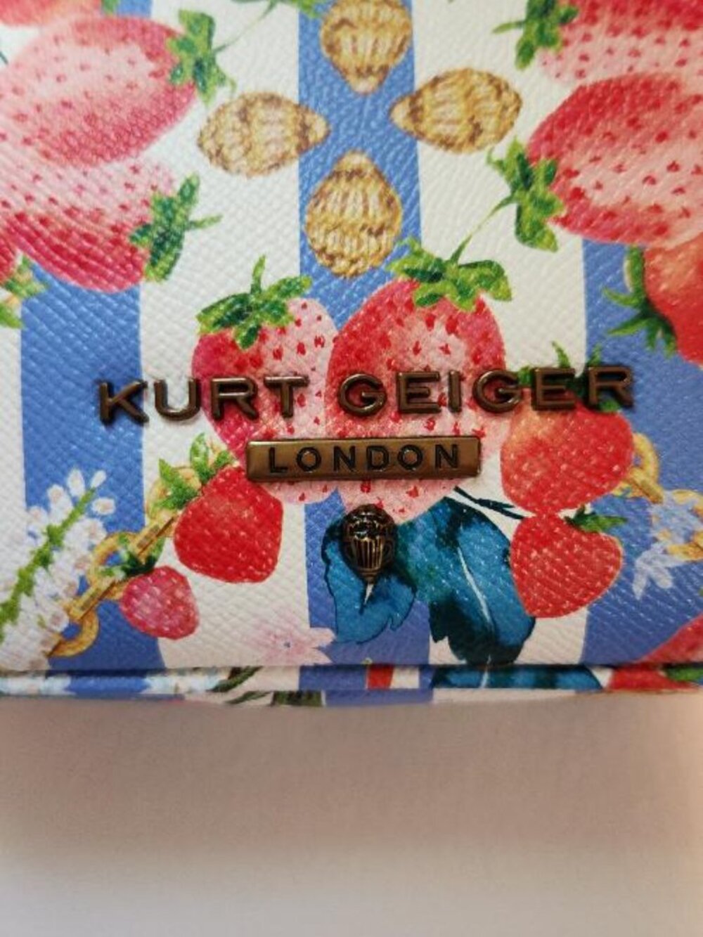 Kurt Geiger London Small Greenwich Leather Camera Bag - Picture 8 of 8